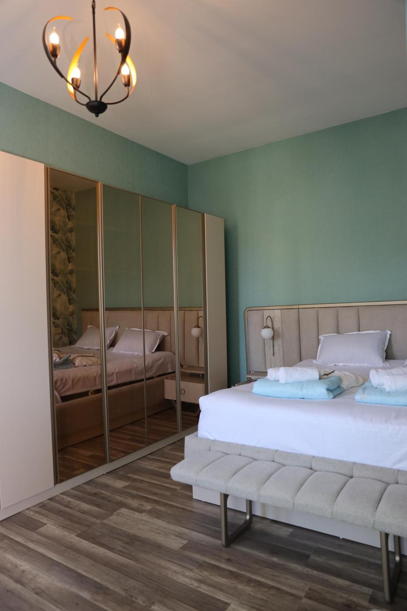 Feel House Hotel T'erjola Ngoại thất bức ảnh