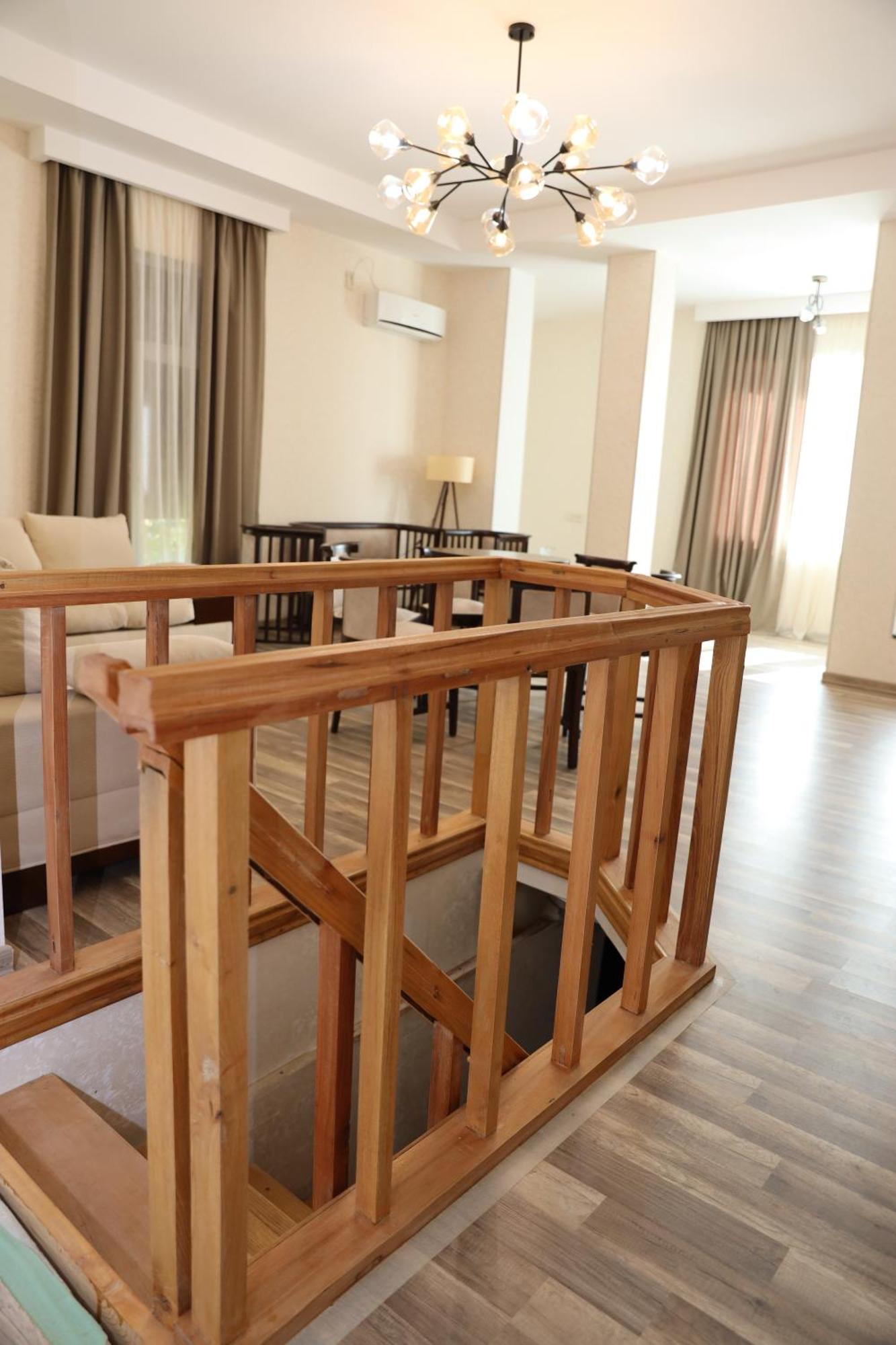 Feel House Hotel T'erjola Ngoại thất bức ảnh